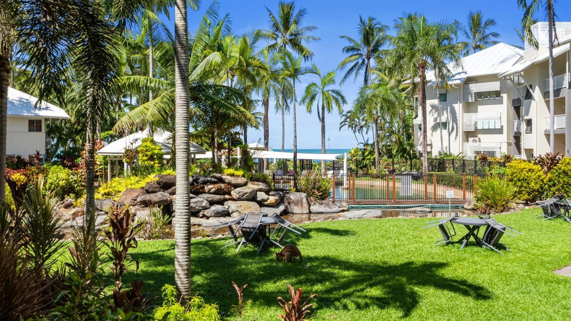 Coral Sands Beachfront Resort Trinity Beach Eksteriør bilde
